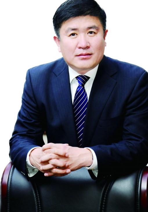 王洪（中泰证券股份有限公司党委书记、董事长）
