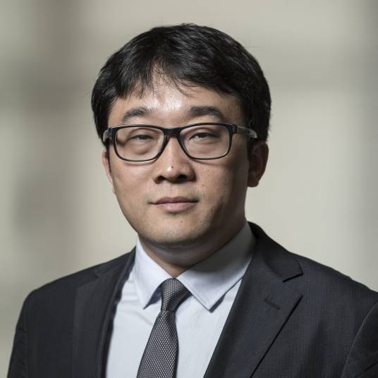 张铮（清华大学新闻与传播学院副院长、清华大学文化创意发展研究院副院长）
