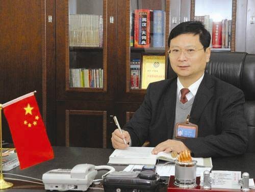 卢黎明(湖北省十堰市东风高级中学校长)