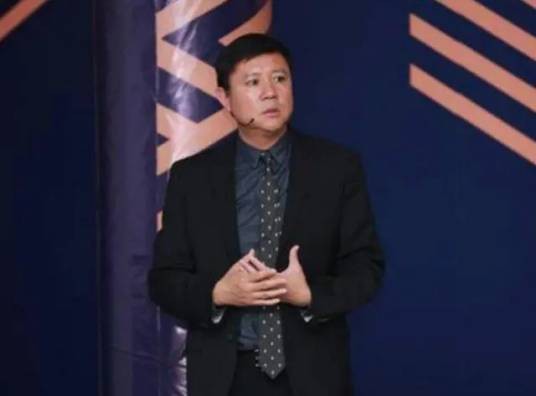 徐钢(伊利诺伊大学香槟分校前副教授,中国当代艺术领域策展人)