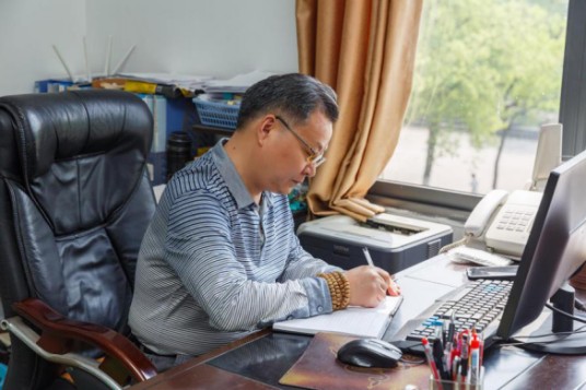 冯翔(宜宾职业技术学院教授)