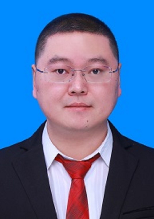 刘云鹏（黑龙江省佳木斯市东风区政协副主席、佳木斯大学信息电子技术学院学科办主任）