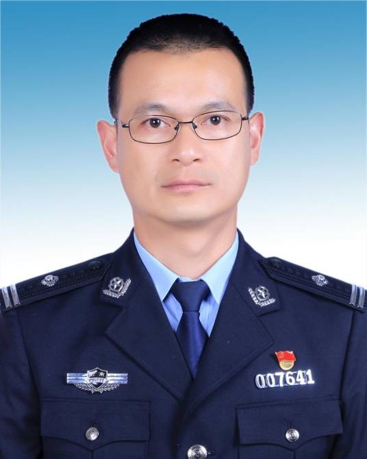 邵斌（云南省腾冲市公安局党委委员、副局长、交通警察大队大队长）