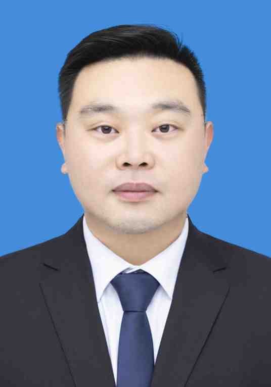 张岳（重庆市巫山县交通运输委员会党委委员、副主任）