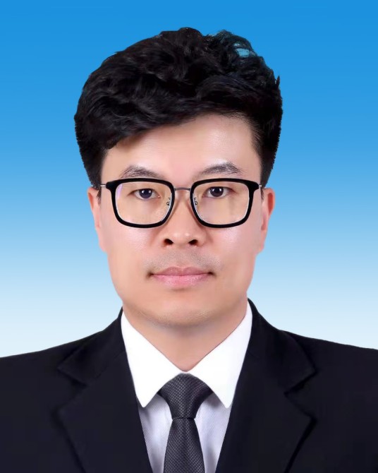 张亚男（准格尔旗委常委）