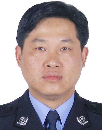 姜黎明(咸宁市公安局党委委员)
