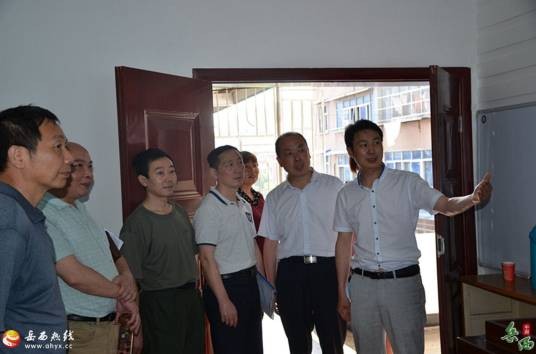 刘跃进（安庆市卫生局副局长，党组成员）