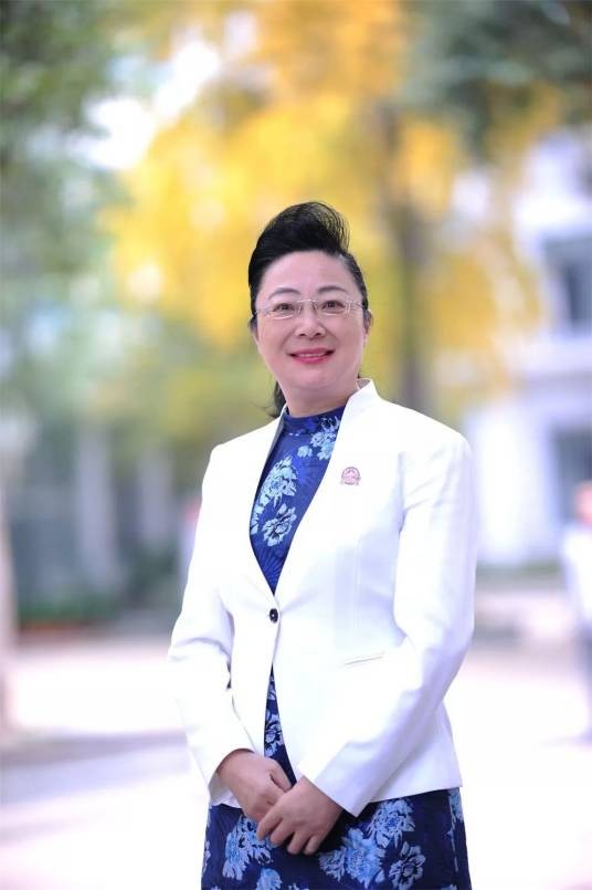 黄侃（南京民办实验学校（南京一中实验学校）执行校长，英语特级教师）