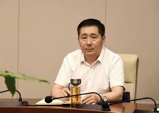 双山（包头师范学院教授）