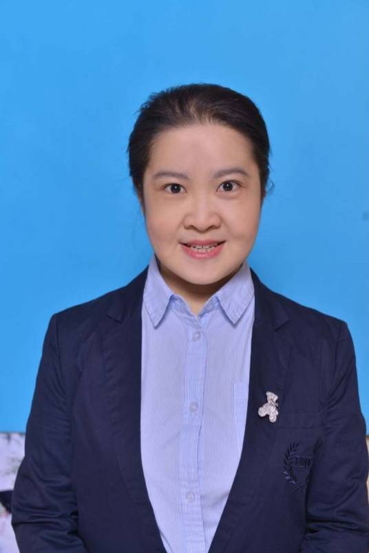 崔莹(哈尔滨商业大学教师)