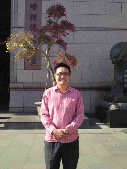 徐亮（中国北京第二外国语学院副教授、印度研究中心执行主任）
