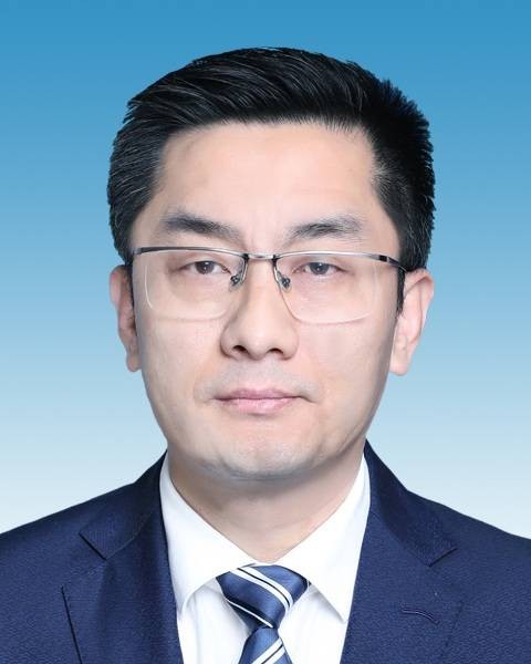 熊飞(江西省南昌市红谷滩区人民政府党组成员、副区长)