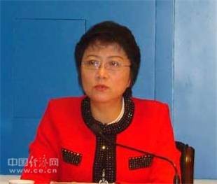 王芳（第十四届全国政协委员，内蒙古自治区妇联主席、党组书记）