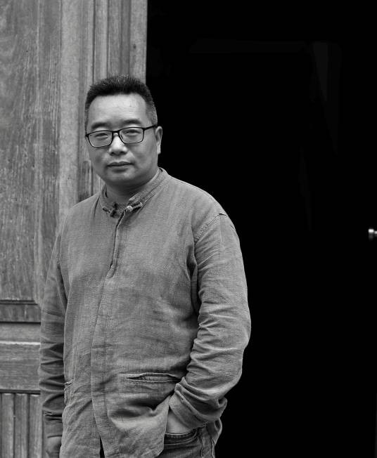 张卫（中国当代水墨艺术家、南通大学艺术学院院长、中国美术家协会美术院校工作委员会委员）