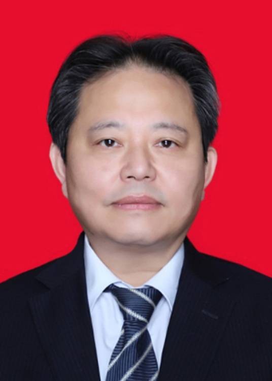 朱辉（上海市长宁区政协原副主席、党组副书记）