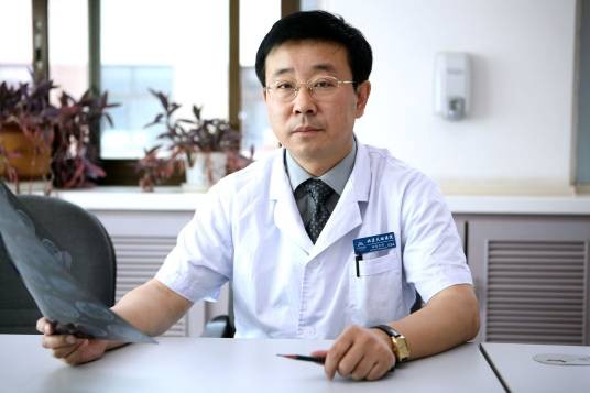 江涛（中国工程院院士，中国医学科学院学术咨询委员会学部委员，首都医科大学附属北京天坛医院神经外科学中心主任）