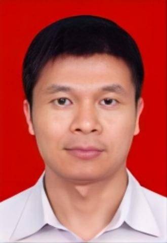 李伟成（政协第十五届广州市番禺区委员会常务委员，广州市番禺区钟村街党工委副书记、街道办事处主任）