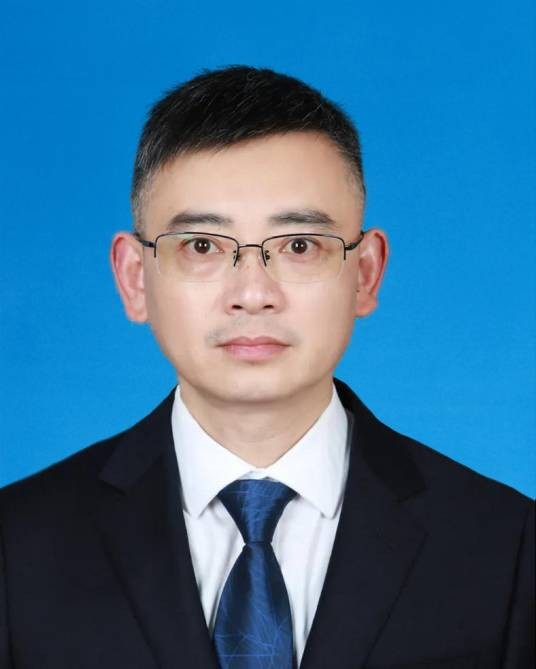 吕俊（浙江省龙泉市发展和改革局党组书记）