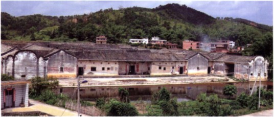 大夫第（广东省兴宁市叶塘镇河西村的清代客家围龙屋）