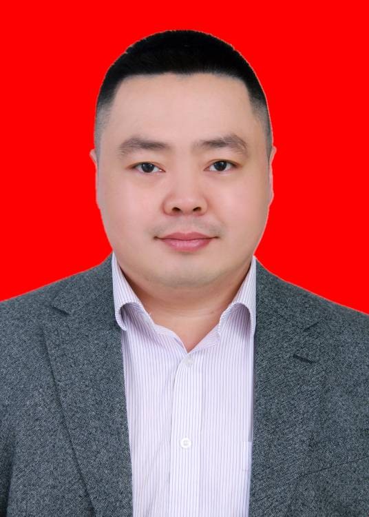 刘瑶(青神县党组成员、机关党委书记)