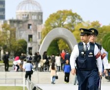 央视网:安倍遇刺事件疑问重重,在此案件中有哪些信息值得关注?