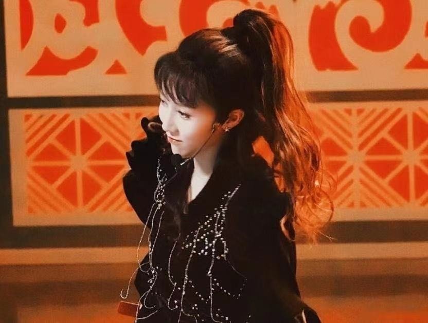 刘雨昕在飞机上捡到乘客丢失的身份证,她是如何寻找失主的?