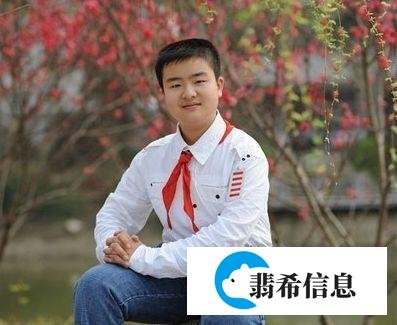 2011年五道杠少年官相十足，13岁用稿费捐款后来如何？高考477分