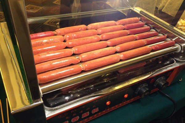 烤肠机做烤肠怎么才好吃，还要加料么？