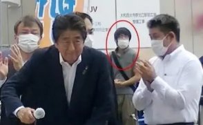 央视网:安倍遇刺事件疑问重重,在此案件中有哪些信息值得关注?
