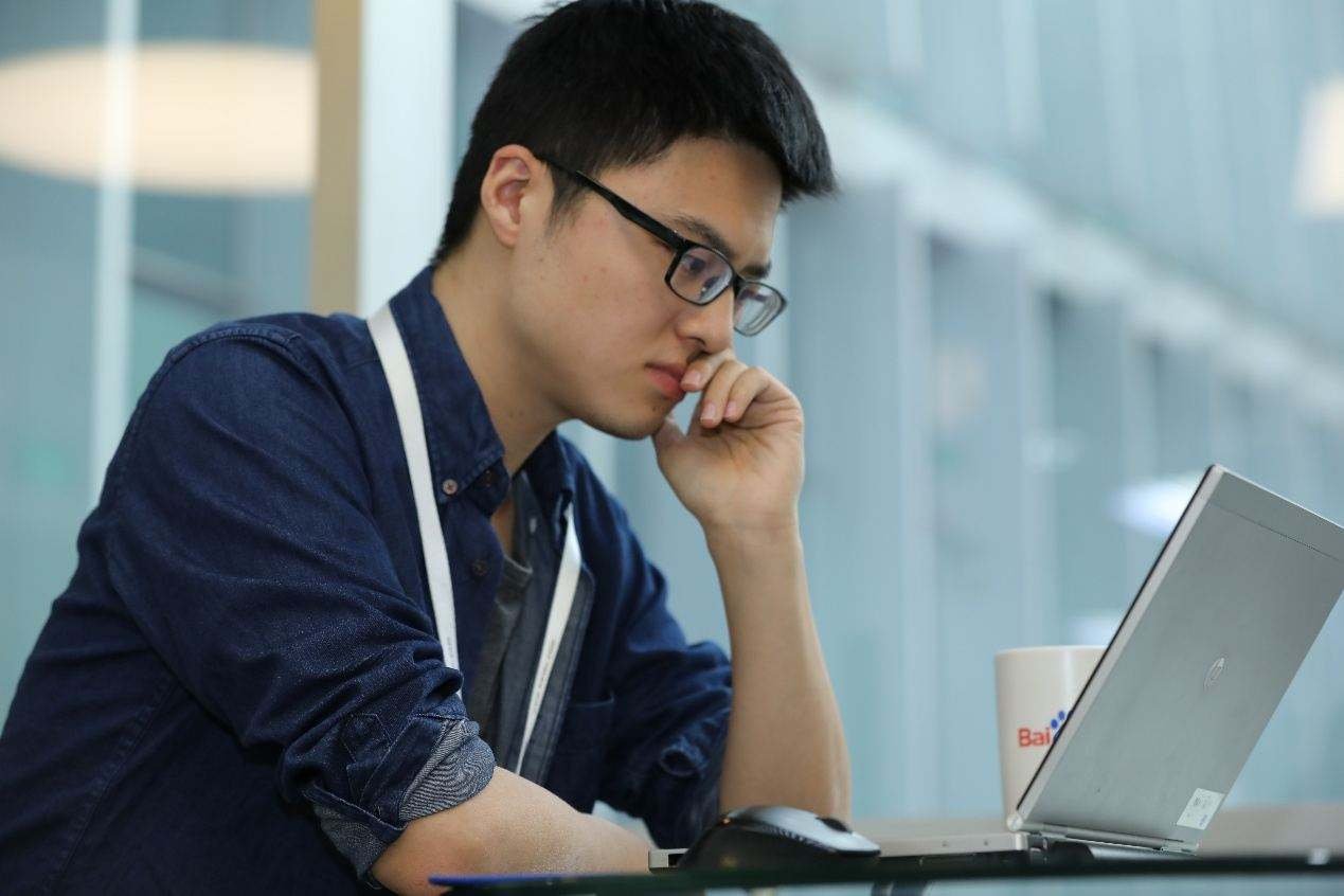 有一个技术宅男朋友，是一种什么样的体验？