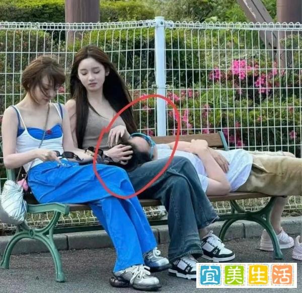 王思聪又换女友了,躺其大腿上,高调撒糖,铁打的营盘,流水的女友!