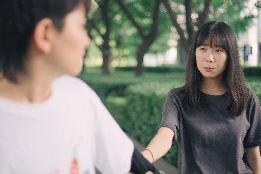 女朋友说年年岁岁花相似什么意思啊?