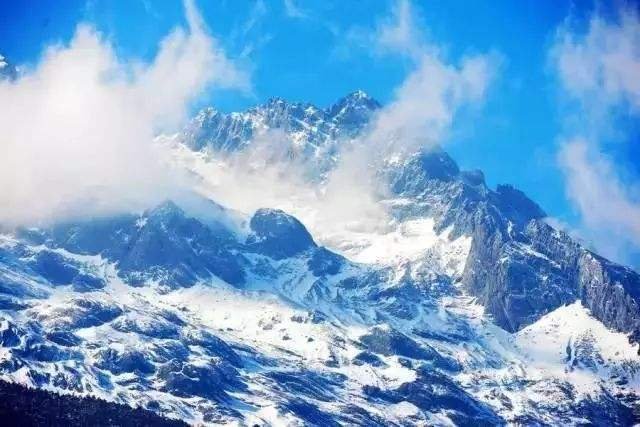 雪照云光什么意思？