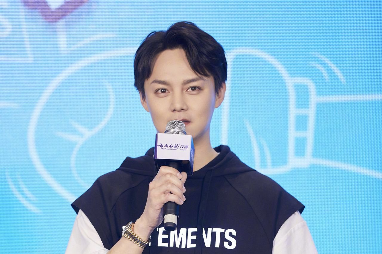 网友:不改名比现在还红，尹正原本的真实姓名究竟是什么?