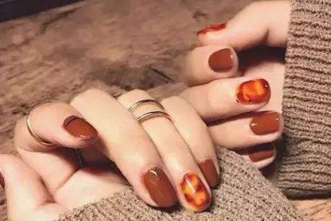 2019年美甲流行什么颜色？
