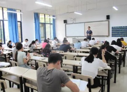 英语四级和专四有什么区别？