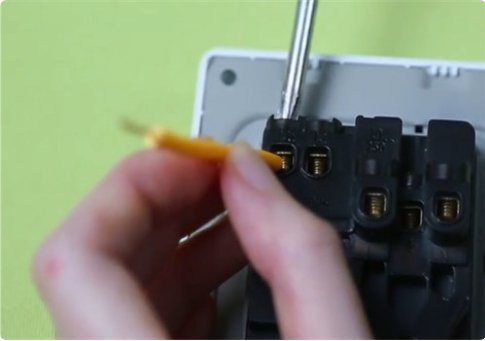 插线板接线,该怎么接啊?