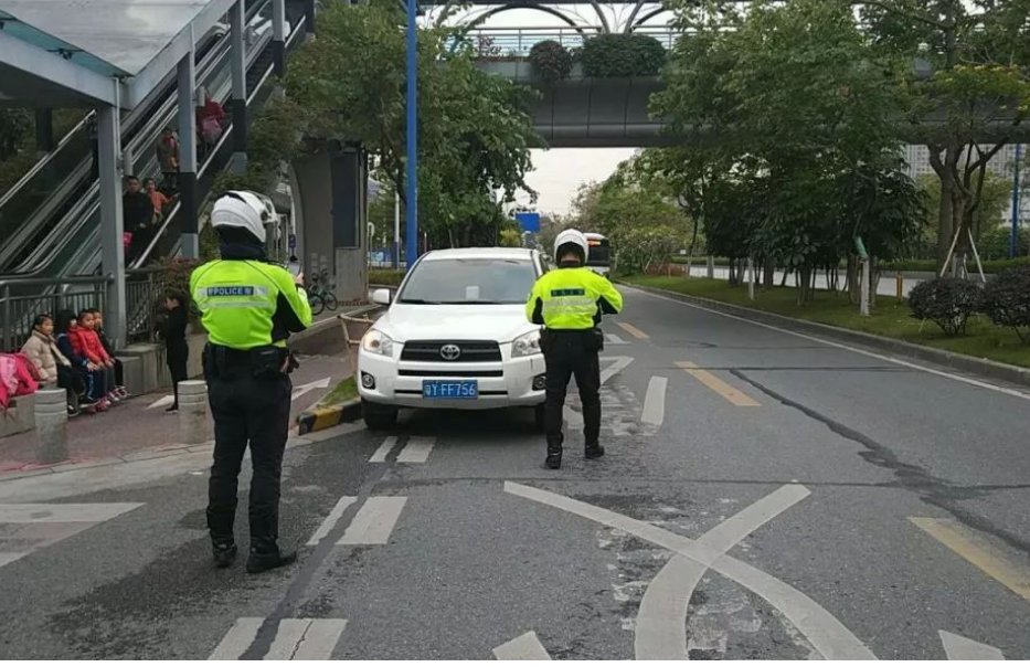 请问交通违章代号为1352A是什么违章