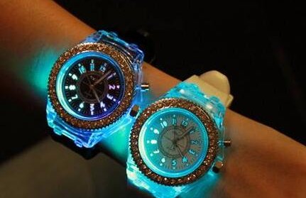 夜光手表什么梗？