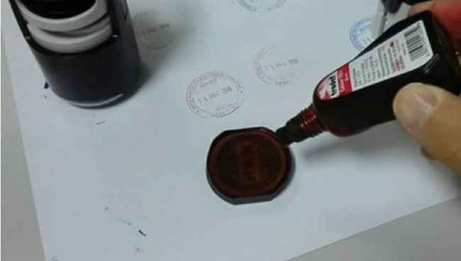 原子印章怎么加印油啊?
