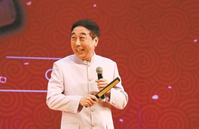 连登32年春晚的官四代冯巩,因为啥不再上春晚了?