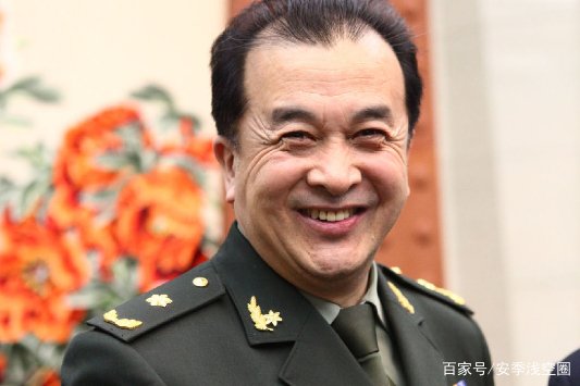 黄宏为啥被免职?