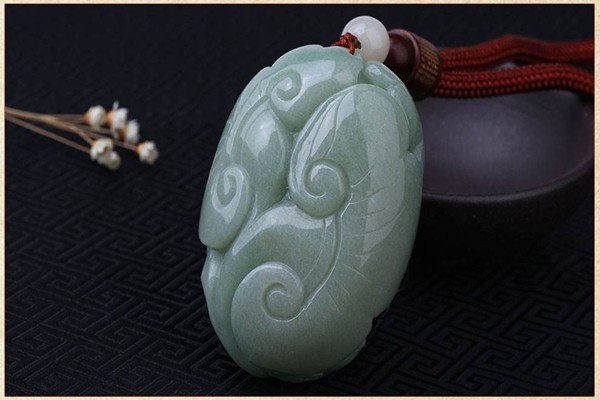 佘太翠手镯对身体好吗？