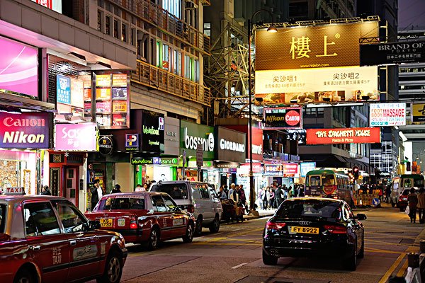 香港穷人生活那么艰难，为何不离开香港去内地发展呢？