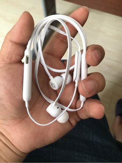 beats入耳式耳机的硅胶收纳盒怎么用