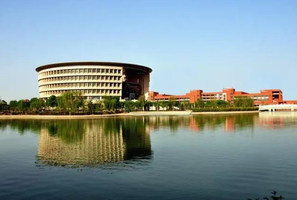 大学里的走读生是什么意思？