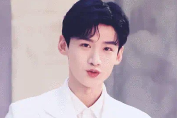 白敬亭满族姓什么？