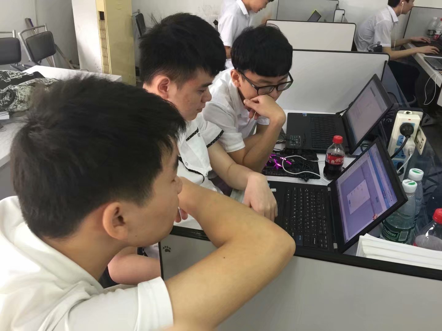 没有工作经验的往届生,你感觉该如何找工作呢?