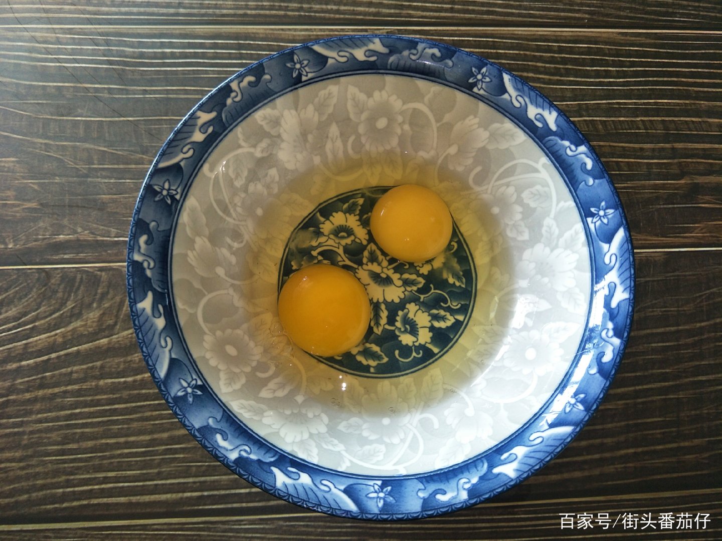 家庭蒸鸡蛋羹时,到底是热水上锅还是冷水上锅?