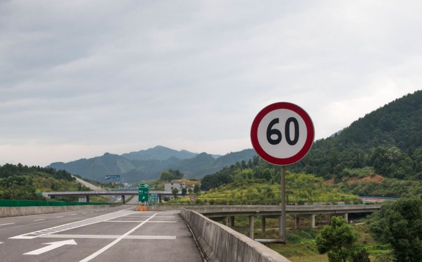 高速隧道限速多少
